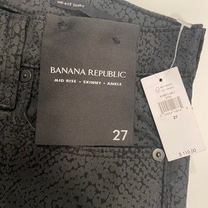 NWT Banana Snakeskin Print Jeans